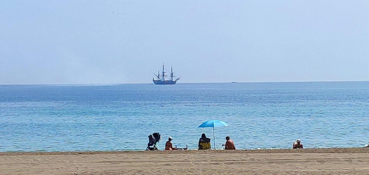 On The Beach! Frente Al Paseo Maritimo, Parking Y Piscina Málaga Exteriör bild
